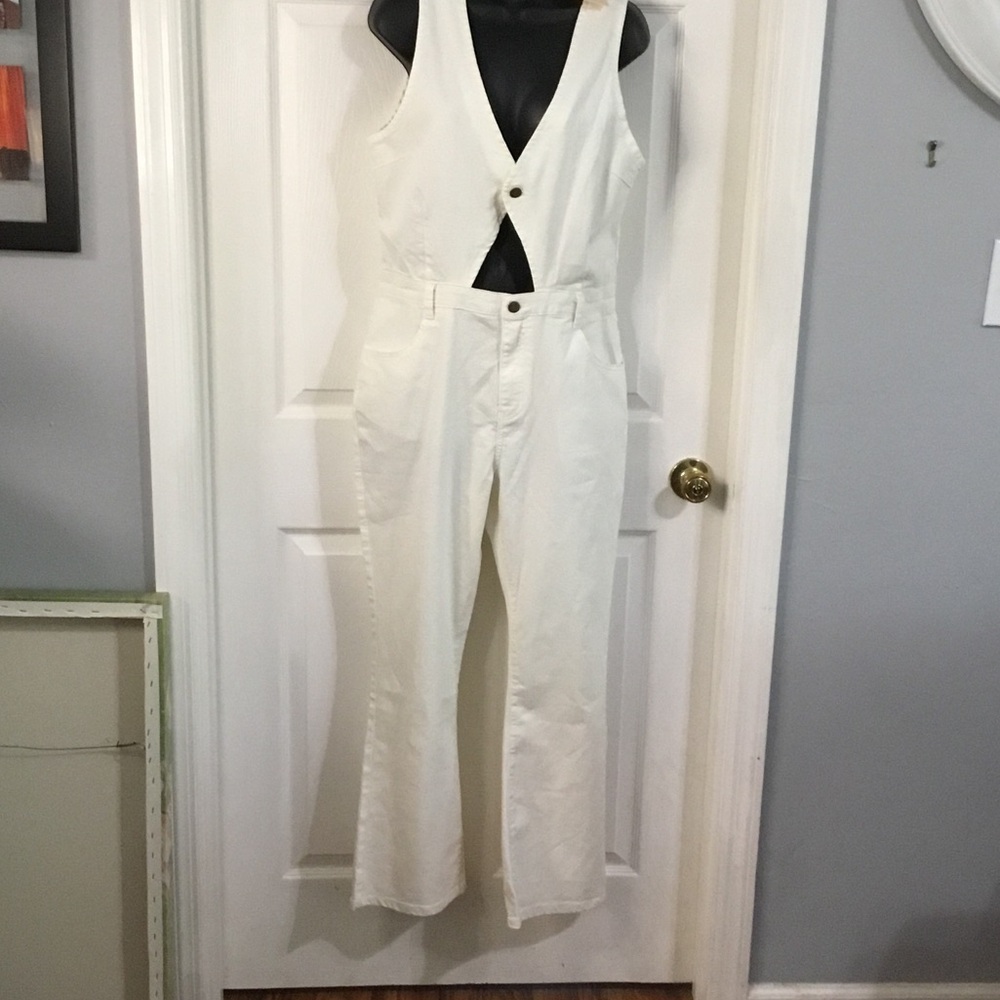 MP/D White Sleeveless Jumpsuit with Front Cutout, size large, NWT